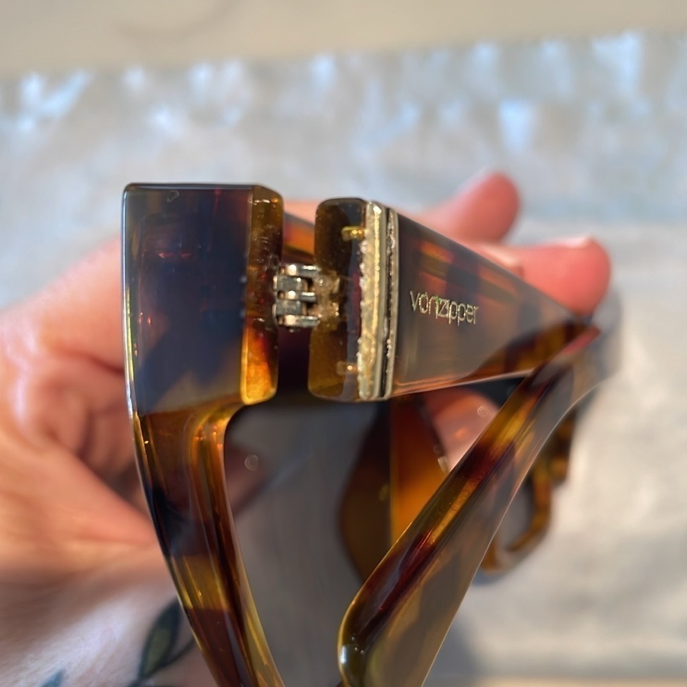 von zipper “wildlife” tortoise shell frame / gently used - Picture 7 of 9